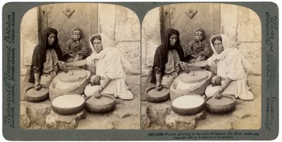 Ženy melou v mlýně, Palestina, 1900. od Underwood and Underwood