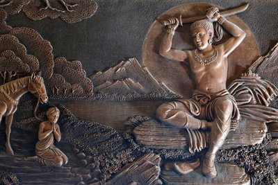 Buddhistický chrám Linh Phong, Život Buddhy, Daleko od paláce, princ Siddhartha vyměnil své krásné oblečení za hadry a ostříhal si dlouhé vlasy, Dalat, Vietnam od Unknown