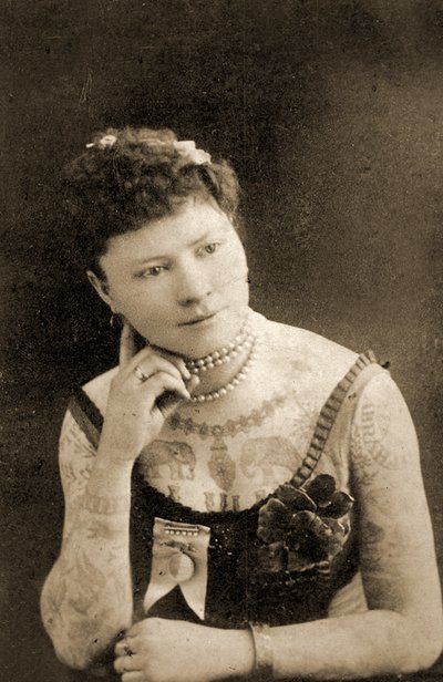 Portrét tetované ženy, kolem roku 1905 od Unknown