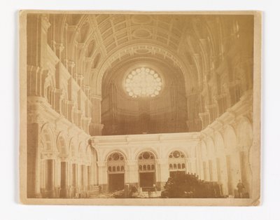 Pohled na interiér kostela sv. Jana Křtitele, Brooklyn, při pohledu na západ směrem k růžovému oknu od Unknown