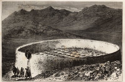 guebrový (nebo zoroastriánský) hřbitov poblíž Teheránu (Írán) ve tvaru velké věže o obvodu 60 metrů a výšce 5 metrů; interiér je uspořádán do maconnated boxů, každý slouží jako vstup do trezorů nebo jsou uloženy kosti od Unknown artist