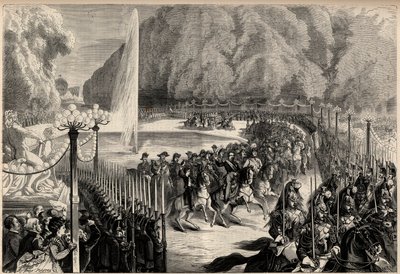 Velký časopis ze 14. srpna: Císař Napoleon III. (1808-1873), následovaný svým štábem, přechází Tuilerijskou zahradu v Paříži. Jeho syn, císařský princ Eugene Louis Joseph (1856-1879), je po jeho pravici. Rytina v „The Universe Ilustrious“ od Unknown artist