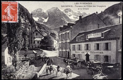 Les Pyrenees, Gavarnie: terasa hotelu des Voyageurs a cirkus - pohlednice, konec 19. od Unknown artist