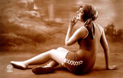 Pin-up v plavkách. od Unknown Artist