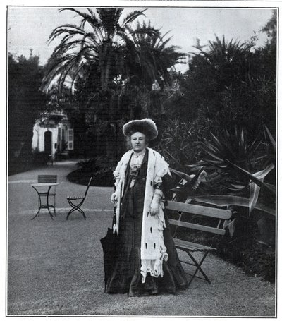 Portrét Madame Juliette Adam (rozená Lambert) (1836-1936), francouzská spisovatelka, polemistka a feministka v Nice v roce 1905. od Unknown artist