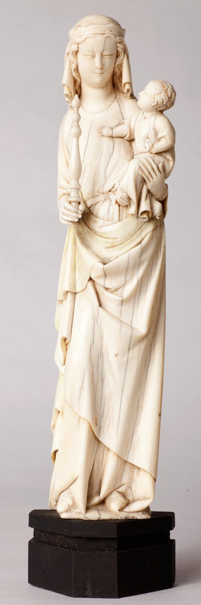 Socha. Madonna s dítětem. Dar Mgr. Cantineaua, děkana katedrální kapituly. Slonová kost. 13. století. od Unknown artist