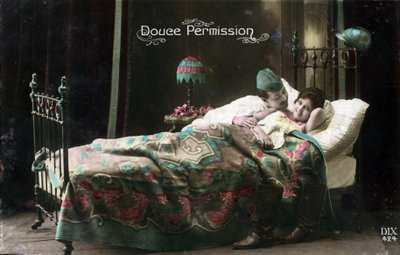 Sladké svolení: francouzský voják na dovolené najde svou milou v posteli. Pohlednice z první světové války 1914-1918. od Unknown Artist
