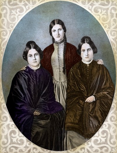 LIŠKOVÉ SESTRY Margaretta, Kate a Leah jsou průkopnicemi spiritualistů (Fox Sisters: zleva doprava: Margaret nebo Maggie (1837-1893), Kate (1828-1892) a Leah (1814-1880), průkopnice spiritualismu a spiritualismu od Unknown artist