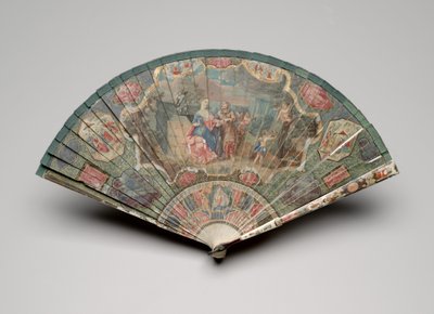 Brisé vějíř s motivy věštkyně a chinoiserie, cca 1700-25 (kvaš na slonovinových čepelích, hedvábná stuha, želvovina, drahokamy a mosazná smyčka) od Unknown artist