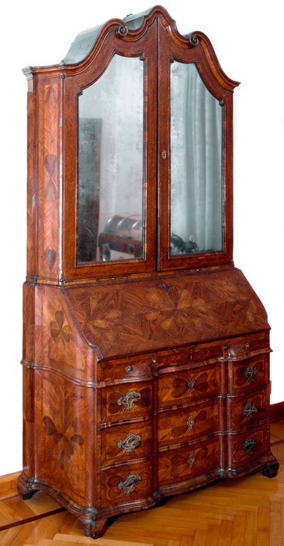 Nábytek: trumeau z palisandru. cca 1735 Ztlumit. 257x130x61 cm Soukromá sbírka od Unknown artist