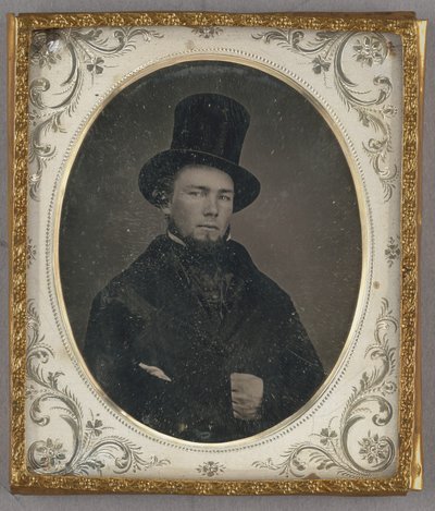 [Portrét sedícího muže s bradou v cylindru] od Unknown artist