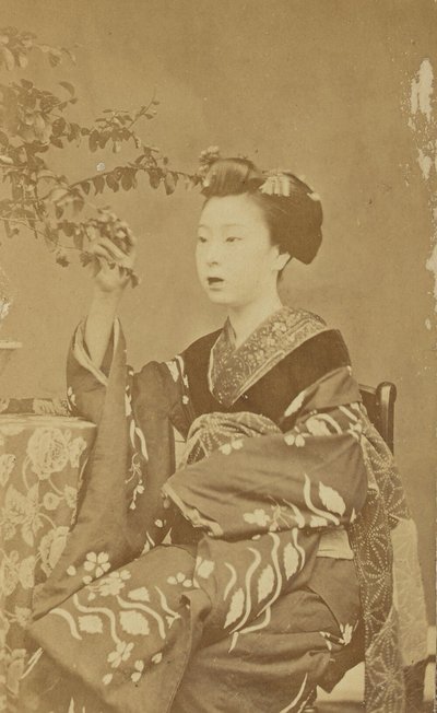 [Sedící Japonka] od Unknown artist