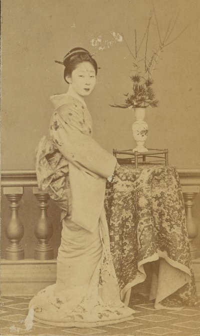 [Stojící Japonka] od Unknown artist
