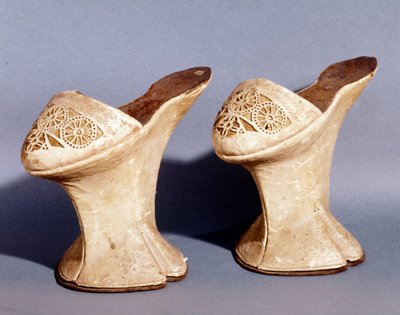 Benátská móda: dámské boty s platformou. 18. století od Unknown artist
