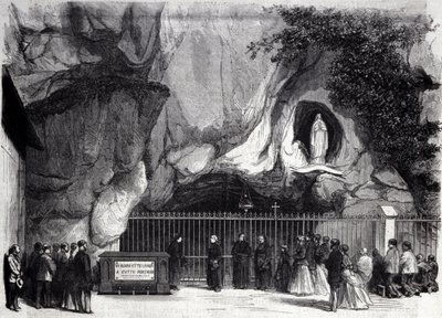 Pohled na jeskyni Lurdy ve Vysokých Pyrenejích, kde se v roce 1858 zjevila Panna Marie Bernadette Soubirousové (1844-1879), dnešní poutní místo. Rytina 19. století od Unknown artist