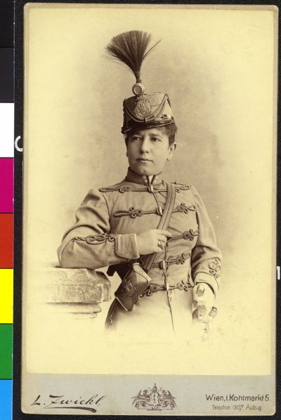 Žena v uniformě od Unknown artist
