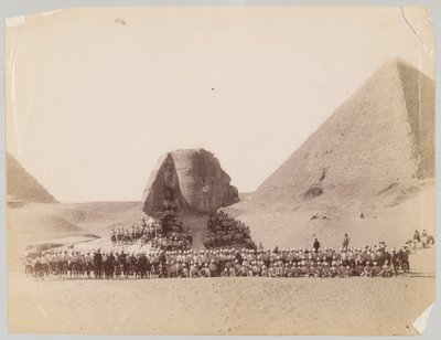 42. Highlanders před Sfingou v Gíze, Egypt od Unknown photographer