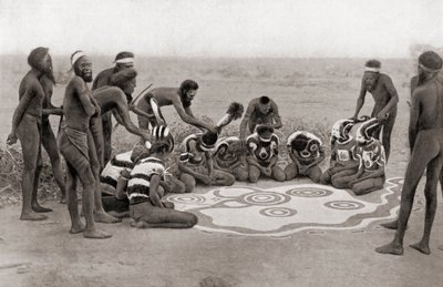 Totemický obřad kmene Warramunga, Austrálie od Unknown photographer