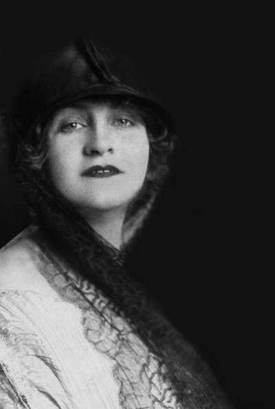 Alma Mahlerová (1879-1964), rakouská skladatelka a spisovatelka, asi 1920 (čb fotografie) od Unknown photographer