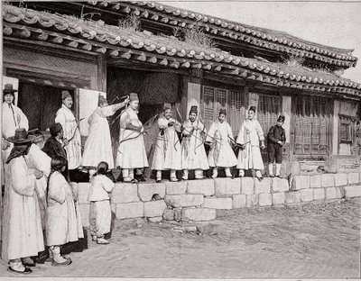 Lukostřelci ve starém paláci v Soulu, Korea, konec 19. století od Unknown photographer