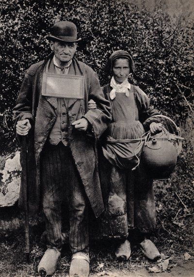 Pár bretaňských žebráků. Fotografie, konec 19. století, Paříž. Coll. Selva. od Unknown photographer