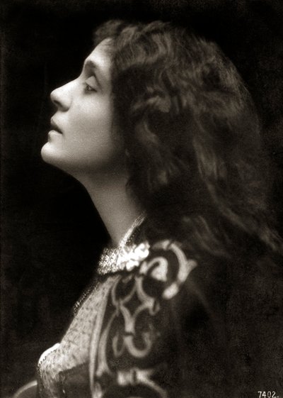 Eleonora Duse - portrétní profil od Unknown photographer