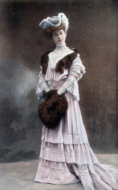 Francouzská komička Gabrielle Dorziat (1880-1979) foto od Reutlingera z francouzských novin "Le Theatre" září 1905 od Unknown photographer