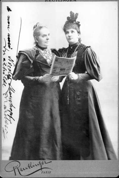 Německá zpěvačka Mathilde Marchesi (1821-1913) a australská zpěvačka Nellie (Nelly) Melba (1861-1931). Fotografie konce 19. století od Unknown photographer
