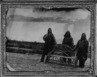 Skupinový portrét u Niagarských vodopádů, kolem roku 1855 (celoplošný ambrotye) od Unknown photographer