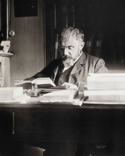 Henri Poincaré u svého pracovního stolu - Bibl. z Ecole Polytechnique od Unknown photographer