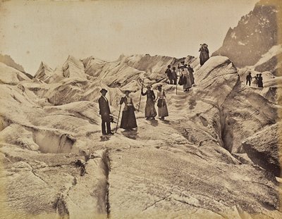 Turisté na ledovci " Mer de Glace" na Mont Blancu, Chamonix, Francie od Unknown photographer