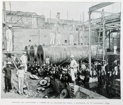 Instalace parních kotlů na předení bavlny Haiphong dne 25. 9. 1899 - v „“ Le Tonkin en 1900“ od Roberta Duboise. od Unknown photographer
