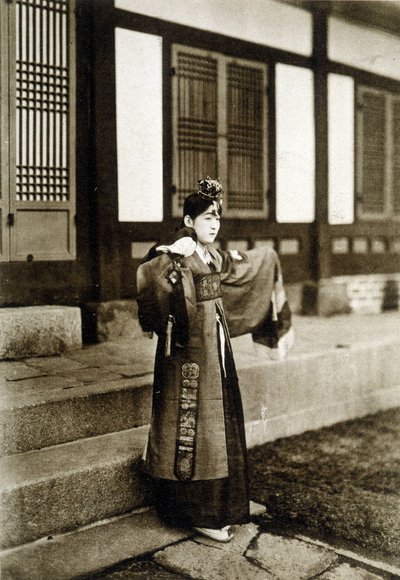 Tanečnice Kusang Coreenne (konec 19. století). od Unknown photographer