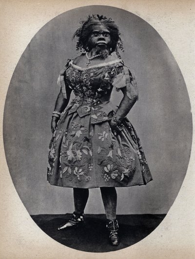 Monstra, psí žena. Fotografie, konec 19. století, Paříž. Coll. Selva. od Unknown photographer