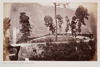 Smyčka na himálajské lince Darjeeling, kolem roku 1885 (sépiová fotografie) od Unknown photographer
