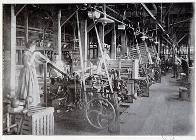 Výroba obalů v továrně na čokoládu Van Houten - fotografie, konec 19. století od Unknown photographer