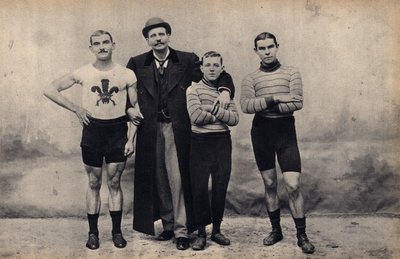 Portrét týmu cyklu Gladiator. Fotografie, konec 19. století, Paříž. Coll. Selva. od Unknown photographer
