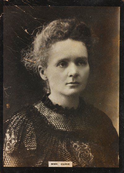 Portrét chemičky a fyzičky Marie Sk#322;odowské-Curie (1867-1934), manželky Pierra Curieho, nositelky Nobelovy ceny za fyziku za rok 1903 a za chemii za rok 1911. od Unknown photographer