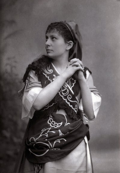 Portrét sopranistky Elisabeth Janvier v „Le Tribut de Zamora““ od Charlese Gounoda v roce 1881. od Unknown photographer