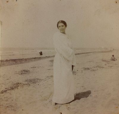 Portrét na pláži ve Forte dei Marmi, Versilia, asi 1910 (foto) od Unknown photographer