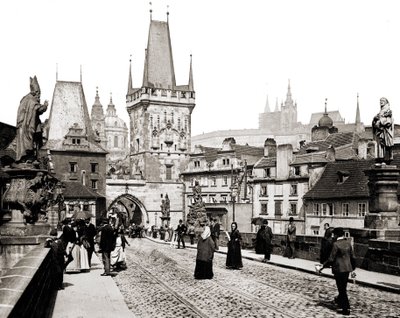 Praha. Karlův most a staroměstská věž. kolem roku 1890. od Unknown photographer
