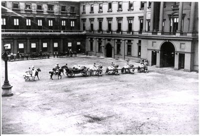 Královna Viktorie opouští Buckinghamský palác, Diamond Jubilee, 22. června 1897 (černobílá fotografie) od Unknown photographer