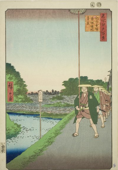 Vzdálený pohled na nádrž Akasaka ze svahu Kinokuni (Kinokunizaka Akasaka Tameike enkei), ze série „Sto slavných pohledů na Edo (Meisho Edo hyakkei)“ od Utagawa Hiroshige