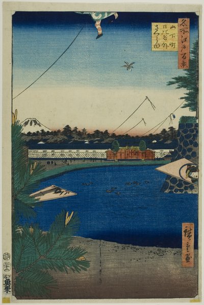 Hibija a Soto-Sakurada z Jamašita-čó (Jamašita-čó Hibija Soto-Sakurada), ze série "Sto slavných pohledů na Edo (Meisho Edo hyakkei)". od Utagawa Hiroshige