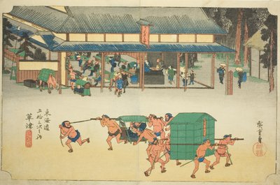 Kusatsu: Slavná pošta (Kusatsu, Meibutsu tateba), ze série „Padesát tři stanic Tokaida (Tokaido gojusan tsugi no uchi)“, také známá jako Hoeido Tokaido od Utagawa Hiroshige