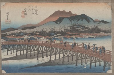 č. 55 „Kjóto: Velký most Sanjo“ z 53 stanic Tokaida, kolem roku 1833 od Utagawa Hiroshige