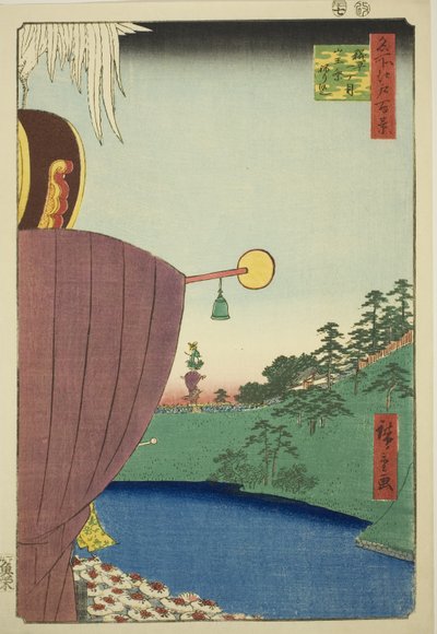 Festivalový průvod Sanno v Kojimachi Itchome (Kojimachi Itchome Sanno Matsuri nerikomi), ze série „Sto slavných pohledů na Edo (Meisho Edo hyakkei)“ od Utagawa Hiroshige