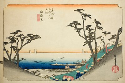 Shirasuka: Pohled na svah Shiomi (Shirasuka, Shiomizaka zu), ze série „Padesát tři stanic Tokaida (Tokaido gojusan tsugi no uchi), také známé jako Hoeido Tokaido od Utagawa Hiroshige