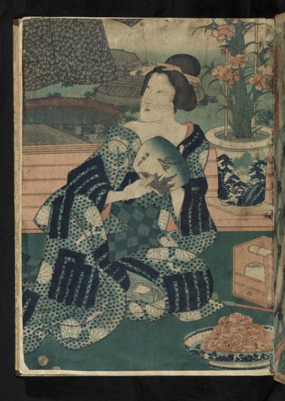Avant et après – sedící Japonka ovívající se z „Šestého měsíce: Letní provětrávání oblečení“ od Utagawa Kunisada