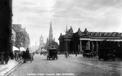 Při pohledu na východ podél Princes Street, Edinburgh, počátek 20. století. od Valentine and Sons Ltd